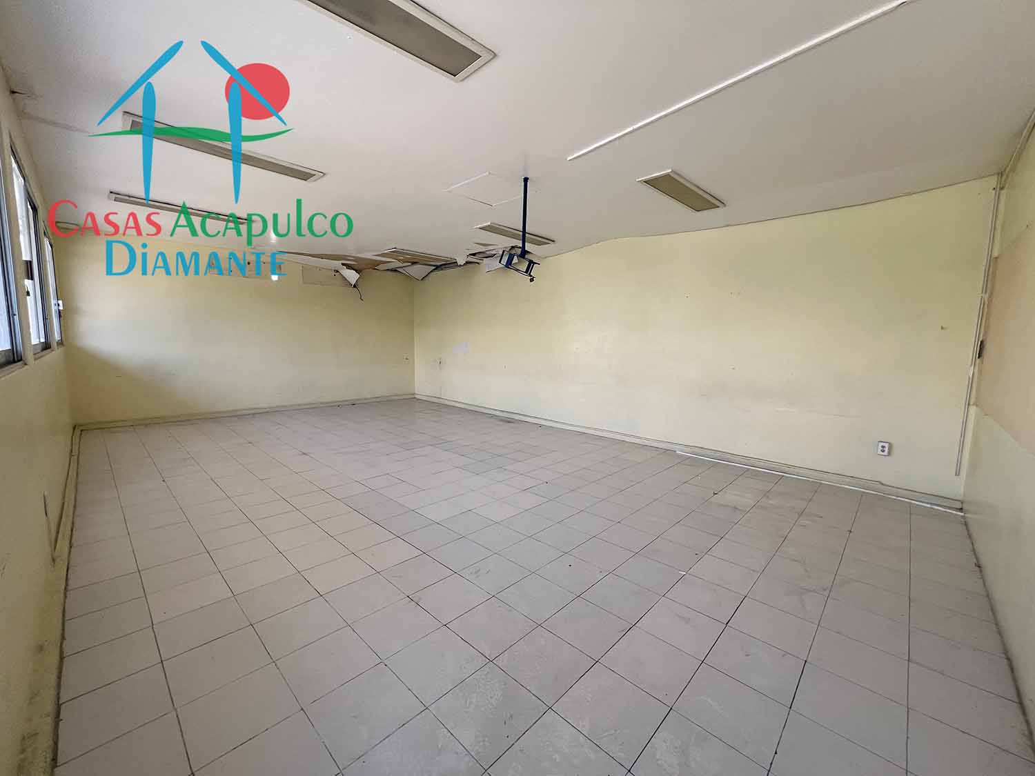 Centro Escolar La Paz sección secundaria - Salón cinco 1